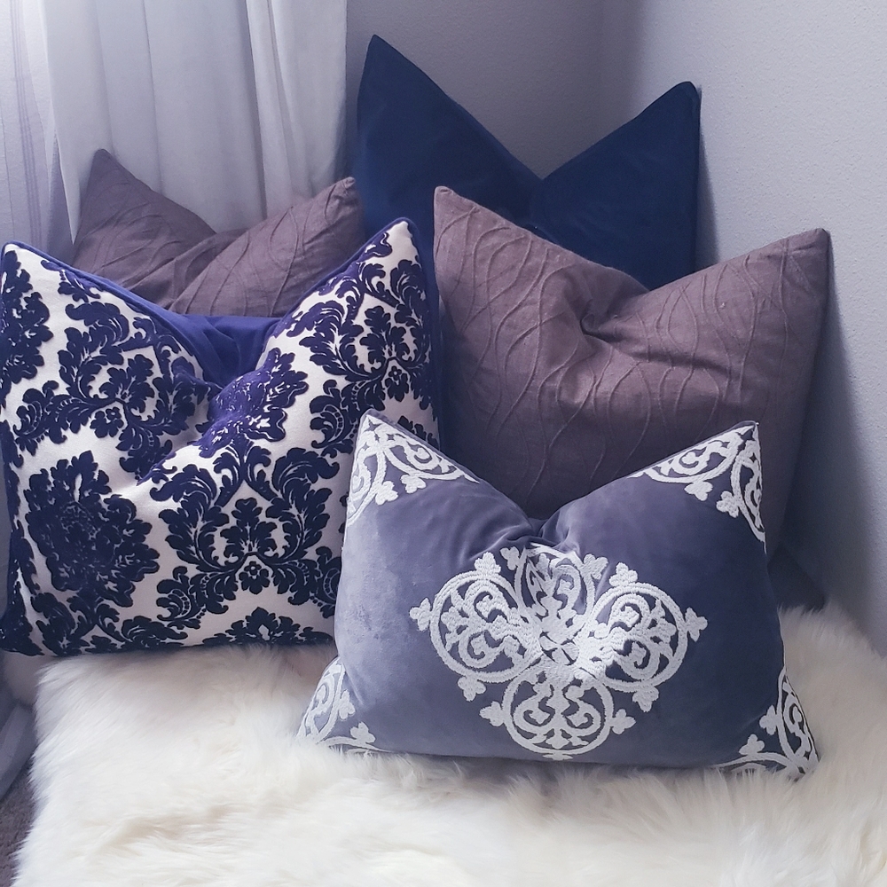 ✔️SOLD 2x CK- Down Pillows - Picture 14 of 15